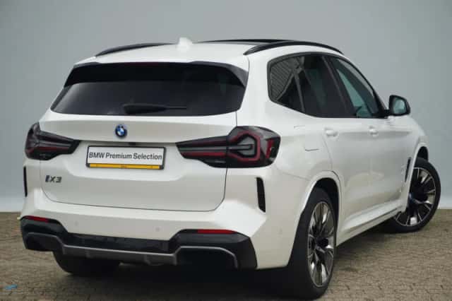 BMW iX3 (2022) thumbnail 2