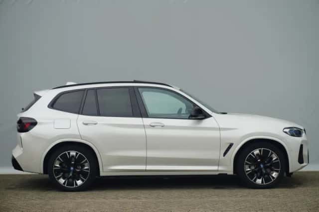 BMW iX3 (2022) thumbnail 4