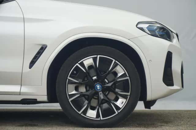 BMW iX3 (2022) thumbnail 6