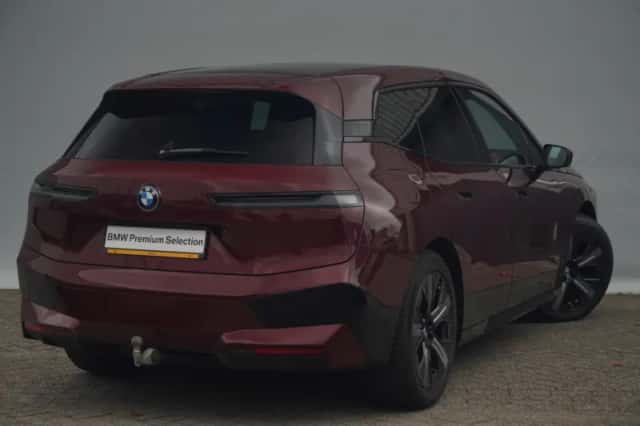 BMW iX (2023) thumbnail 2