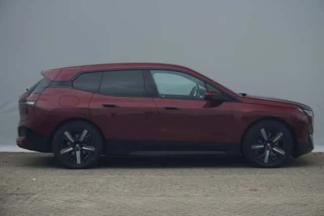 BMW iX (2023) thumbnail 4