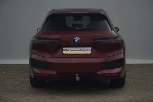 BMW iX (2023) thumbnail 5
