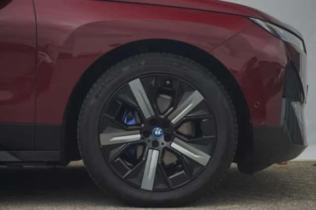 BMW iX (2023) thumbnail 6
