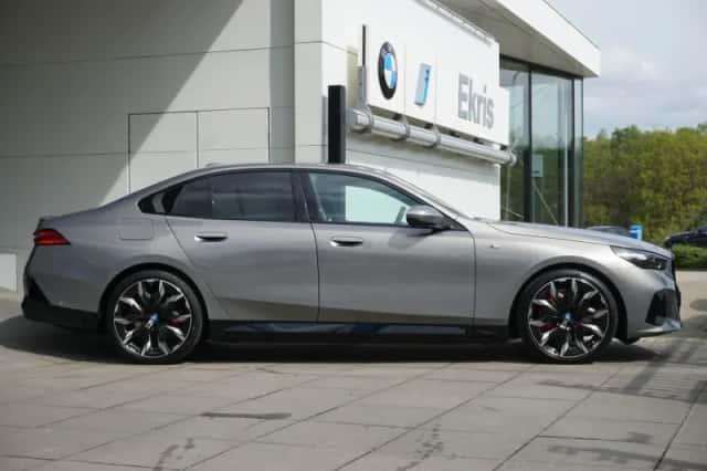 BMW i5 (2024) thumbnail 4