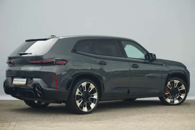 BMW XM (2025) thumbnail 2