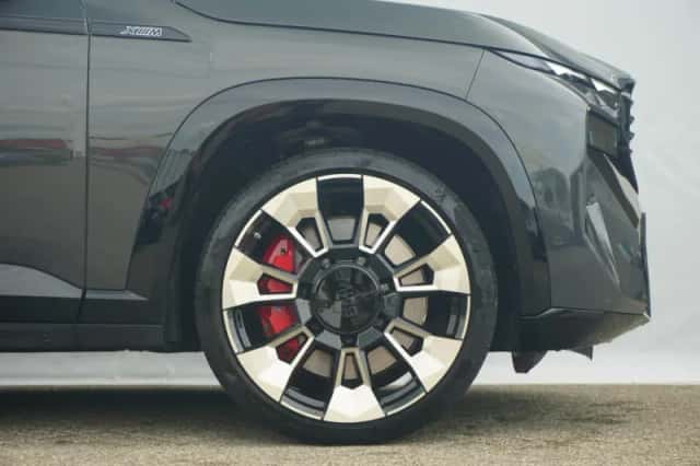 BMW XM (2025) thumbnail 6