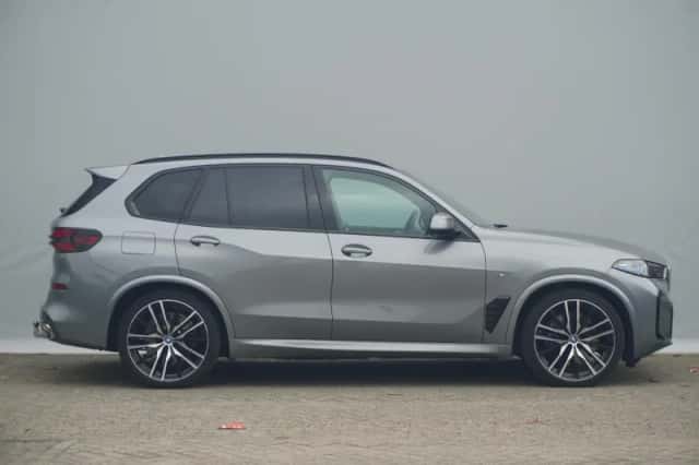 BMW X5 (2024) thumbnail 4