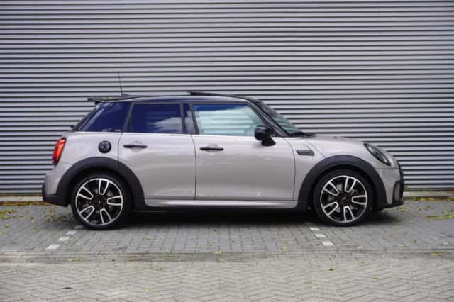 MINI John Cooper Works (2023) thumbnail 4