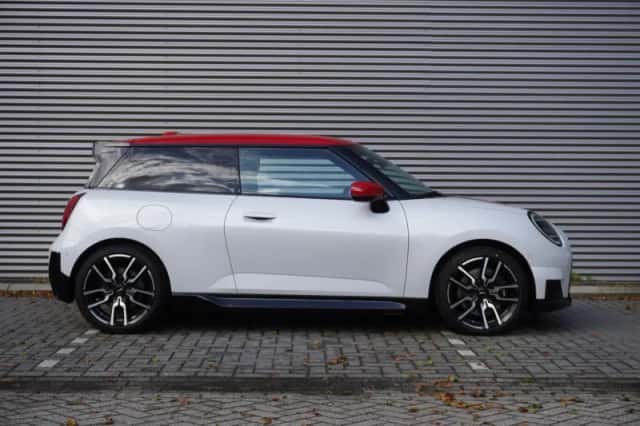 MINI Mini Electric (2024) thumbnail 4