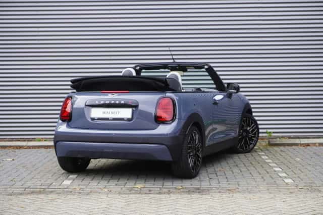 MINI Cabrio (2026) thumbnail 2