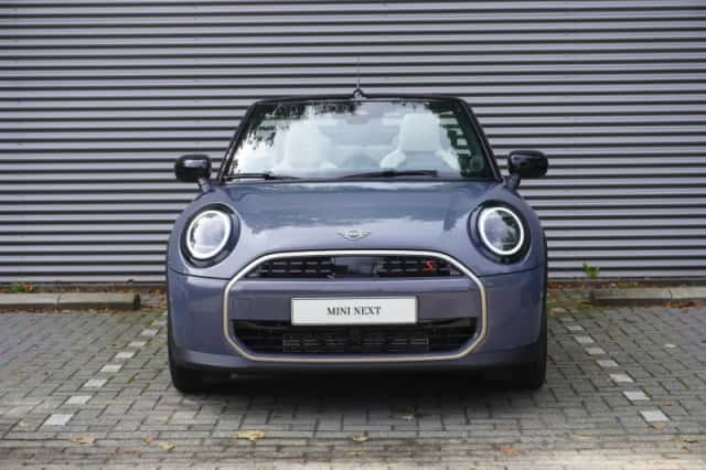 MINI Cabrio (2026) thumbnail 3