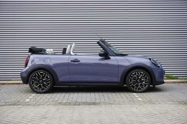 MINI Cabrio (2026) thumbnail 4