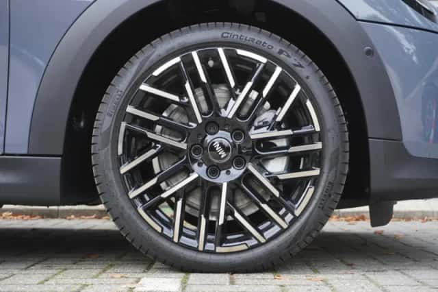 MINI Cabrio (2026) thumbnail 6