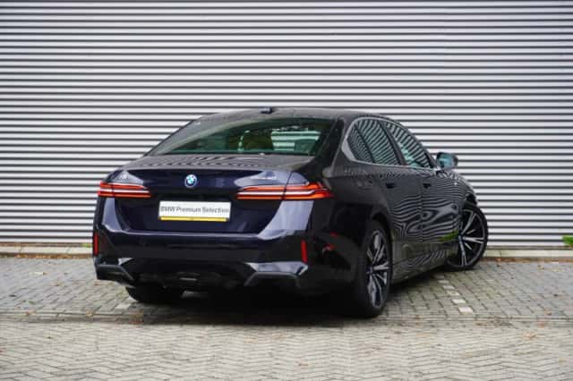 BMW i5 (2024) thumbnail 2