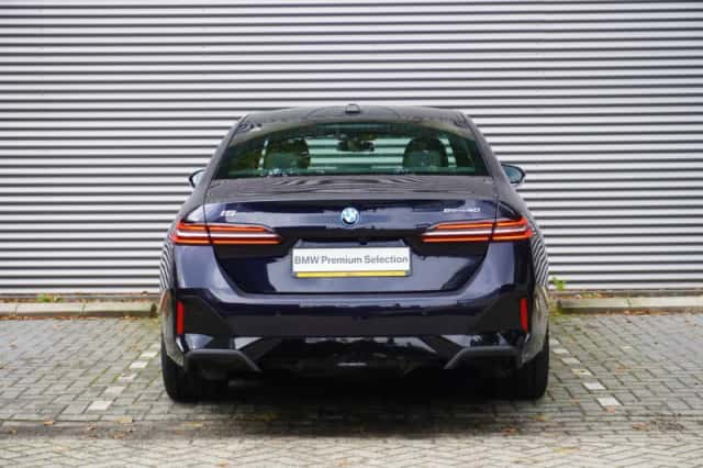 BMW i5 (2024) thumbnail 5