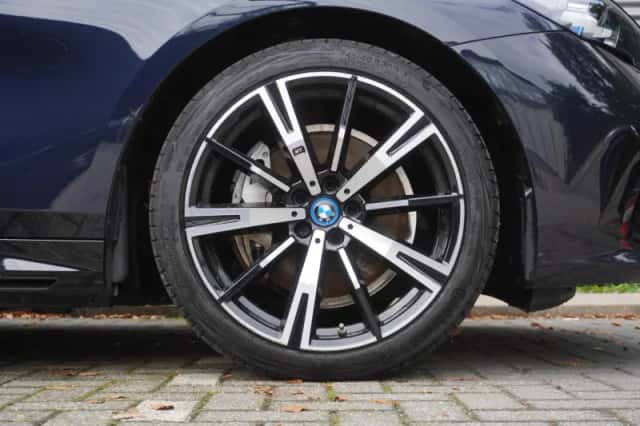 BMW i5 (2024) thumbnail 6