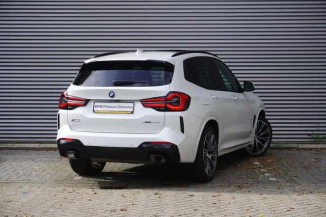 BMW X3 (2022) thumbnail 2