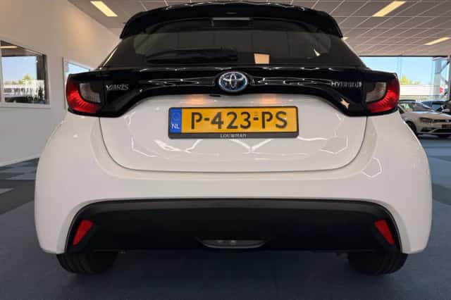 Toyota Yaris (2022) thumbnail 3