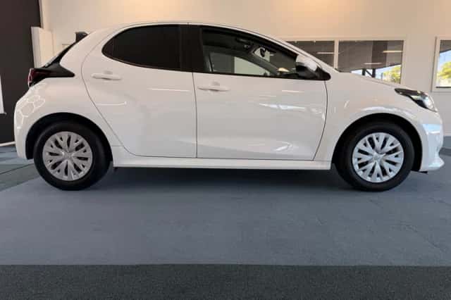 Toyota Yaris (2022) thumbnail 4
