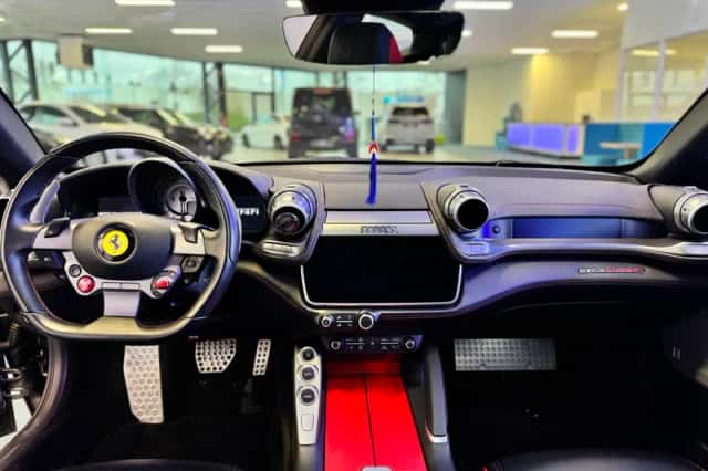 Ferrari GTC4 Lusso (2019) thumbnail 6