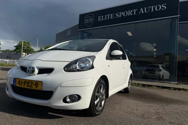 Toyota Aygo (2011) thumbnail 1