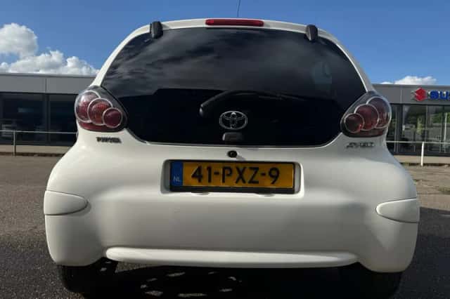 Toyota Aygo (2011) thumbnail 3
