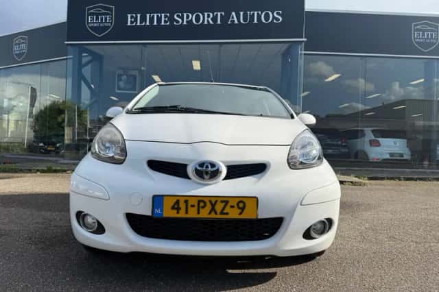 Toyota Aygo (2011) thumbnail 5