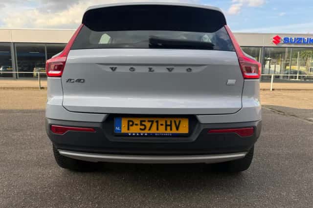 Volvo XC40 (2022) thumbnail 3