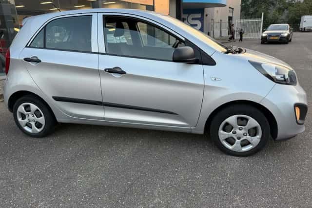 Kia Picanto (2011) thumbnail 4