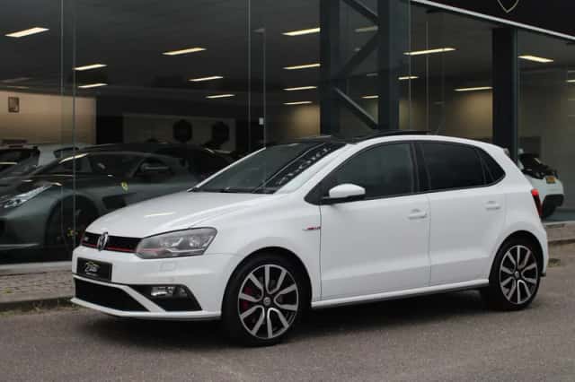Volkswagen Polo (2015) thumbnail 1