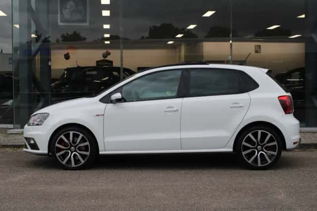 Volkswagen Polo (2015) thumbnail 2