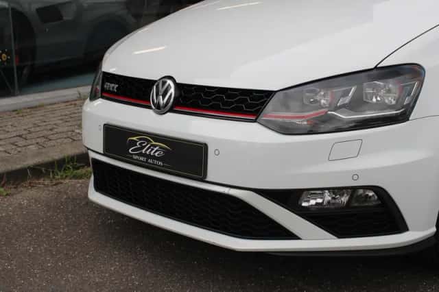 Volkswagen Polo (2015) thumbnail 6
