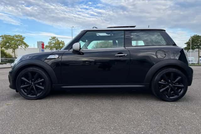 MINI Cooper (2013) thumbnail 2