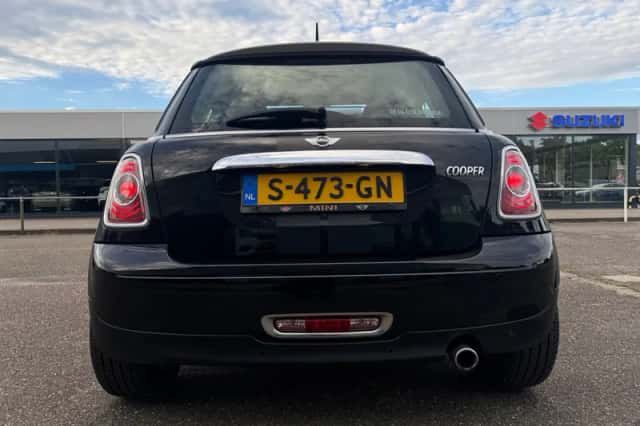 MINI Cooper (2013) thumbnail 3