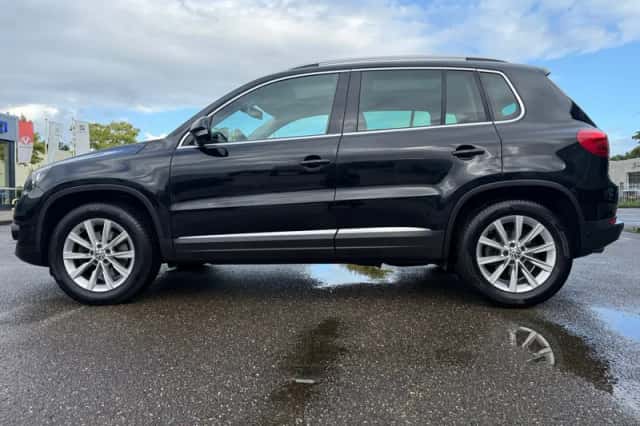 Volkswagen Tiguan (2012) thumbnail 2