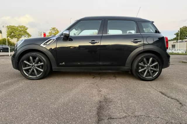 MINI Countryman (2013) thumbnail 2