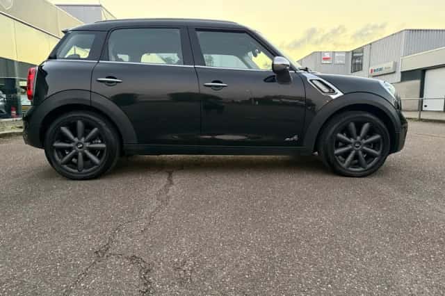 MINI Countryman (2013) thumbnail 4