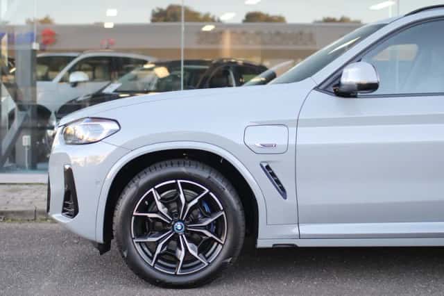 BMW X3 (2022) thumbnail 2