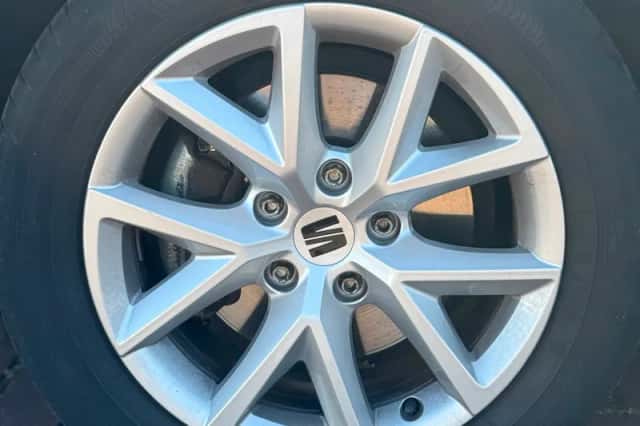 SEAT Leon (2022) thumbnail 2