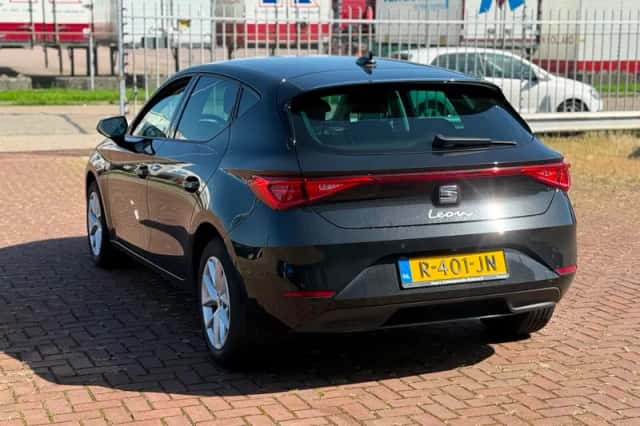 SEAT Leon (2022) thumbnail 4