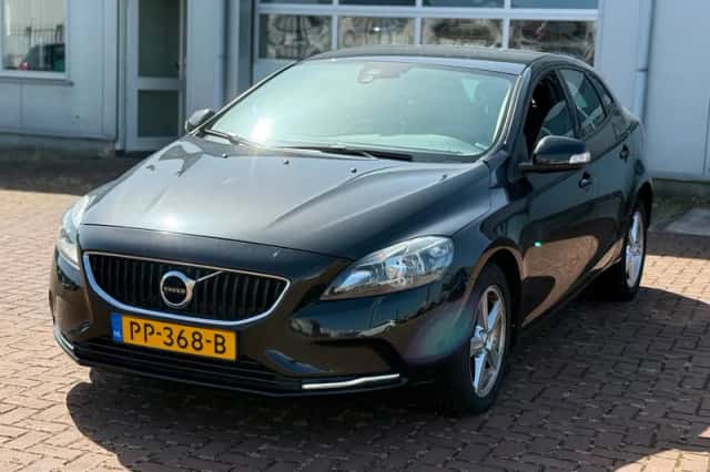 Volvo V40 (2016) thumbnail 1