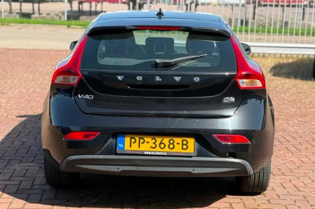 Volvo V40 (2016) thumbnail 4