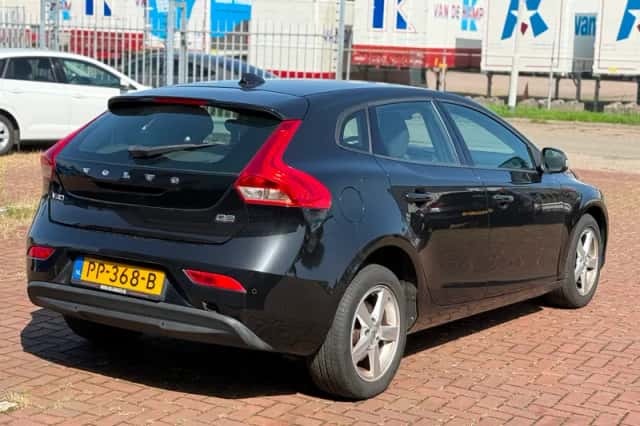 Volvo V40 (2016) thumbnail 5