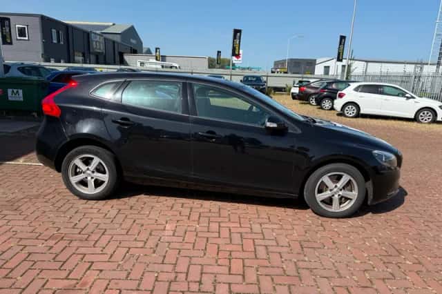 Volvo V40 (2016) thumbnail 6