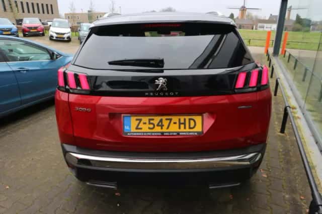 Peugeot 3008 (2019) thumbnail 4