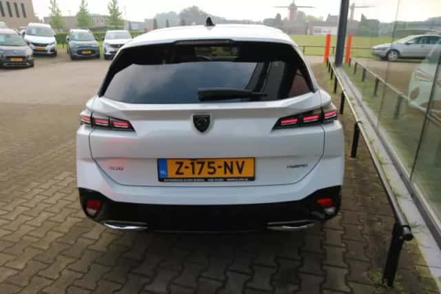 Peugeot 308 (2022) thumbnail 4