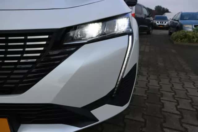 Peugeot 308 (2022) thumbnail 6