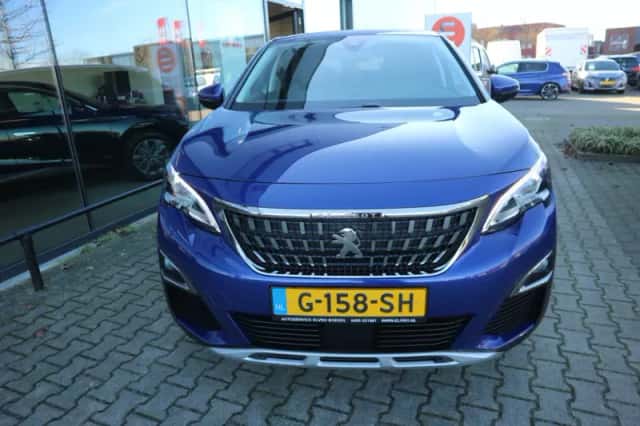 Peugeot 3008 (2019) thumbnail 2