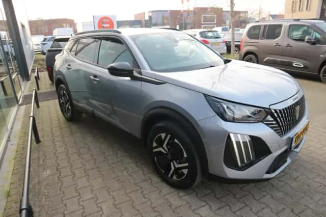 Peugeot 2008 (2024) thumbnail 4