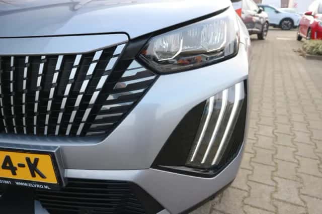 Peugeot 2008 (2024) thumbnail 5